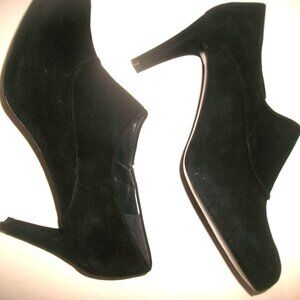 NWOB New Unworn Stuart Weitzman Black SuIede High Hee lSlip-On Booties